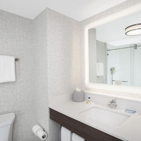 Holiday Inn Express Hotel & Suites Ottawa Airport By Ihg Ngoại thất bức ảnh