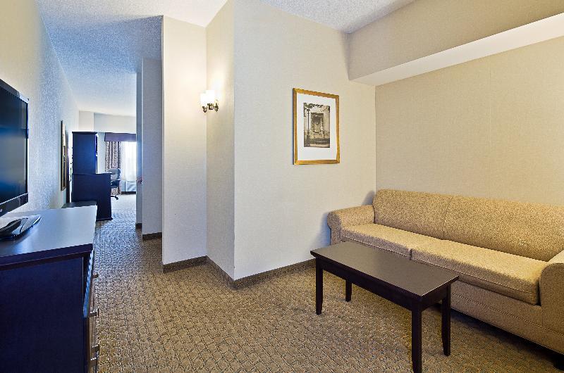 Holiday Inn Express Hotel & Suites Ottawa Airport By Ihg Ngoại thất bức ảnh