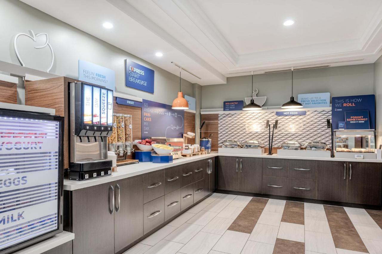 Holiday Inn Express Hotel & Suites Ottawa Airport By Ihg Ngoại thất bức ảnh