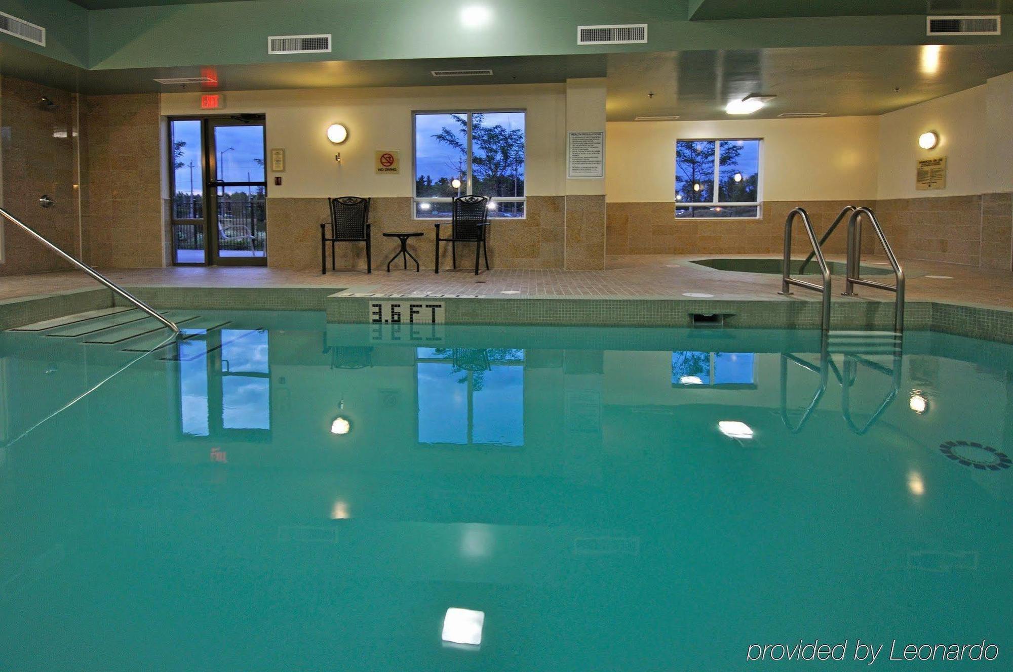 Holiday Inn Express Hotel & Suites Ottawa Airport By Ihg Ngoại thất bức ảnh